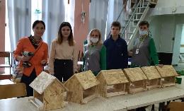 Рязанские школьники участвовали в мастер-классе по созданию кормушек