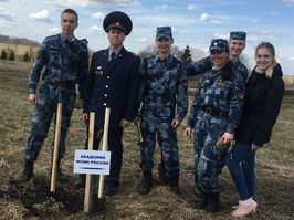 Студенты и курсанты Академии ФСИН России посадили аллею на родине Василия Агапкина
