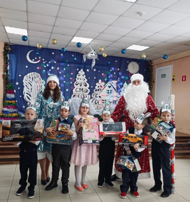 Волонтеры подарили праздник в преддверии Нового года детям из интернатных учреждений 