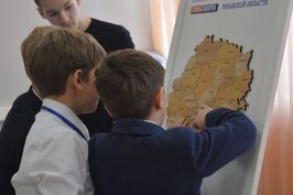 Школьники за минуту собрали карту региона