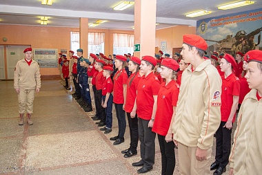 Сто школьников вступили в «Юнармию» в честь 100-летия РВВДКУ