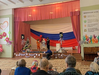 Волонтёры показали новогоднее представление в Шиловском доме-интернате