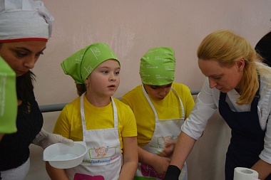Третьеклашки из школы №36 научились готовить дзадзики