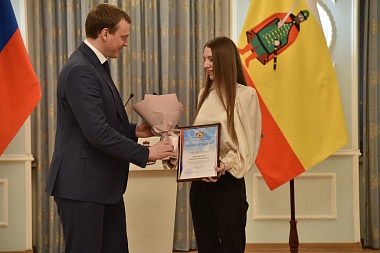 Павел Малков вручил молодым учёным премию Губернатора 