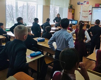 Рязанские волонтеры-медики провели дистанционные образовательные беседы со школьниками