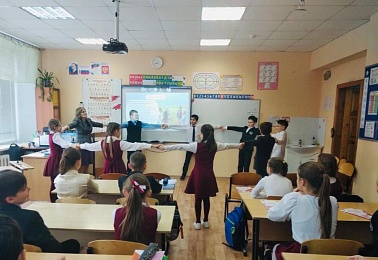 Рязанские волонтеры-медики провели дистанционные образовательные беседы со школьниками