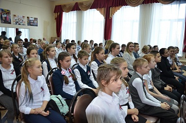 В День Конституции школьникам вручали паспорта, награждали победителей и принимали в РДШ
