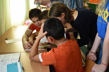 Волонтерский отряд «Маркер» навестил детей из реабилитационного центра